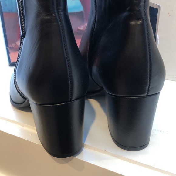 BRAND NEW MICHAEL KORS BLACK LEATHER BOOTIES W/TAGS - Picture 4 of 9
